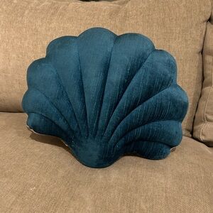Velvet Shell-Shaped Pillow in Teal